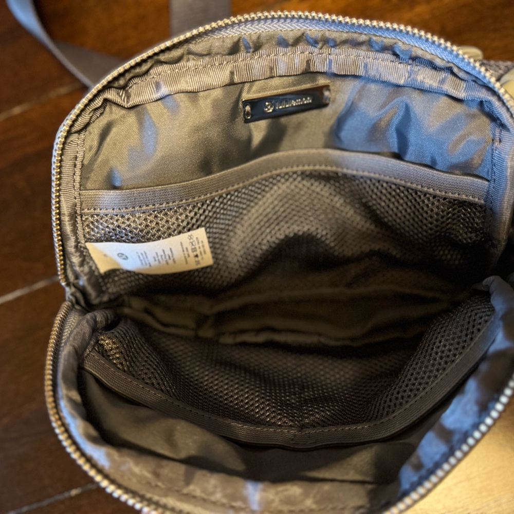 NWOT Lululemon Everywhere Belt Bag Crossbody Extended Strap Grey Unisex - Picture 6 of 6